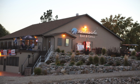The Lakeside Restaurant In South Dakota You Simply Must Visit This Time Of Year