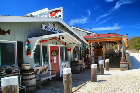 This Amazing Seafood Shack On The Massachusetts Coast Is Absolutely Mouthwatering