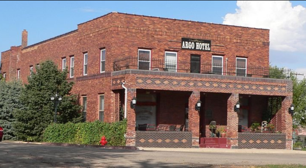 The History Behind This Remote Hotel In Nebraska Is Both Eerie And Fascinating
