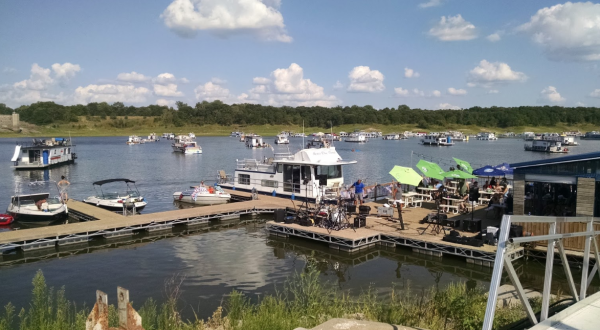 This Floating Restaurant Has Some Of The Most Enchanting Waterfront Views In Iowa