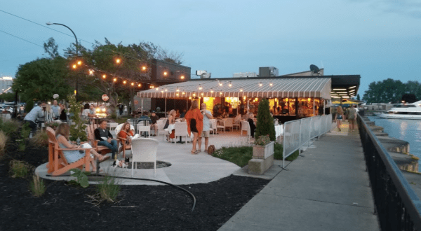 9 Buffalo Restaurants Right On The Lake That You’re Guaranteed To Love