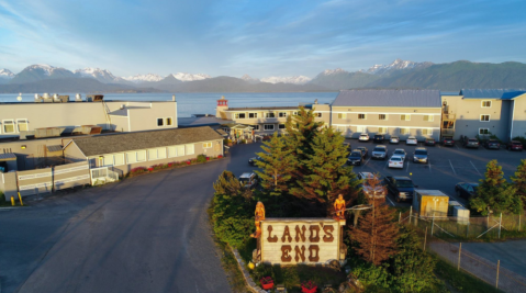 This Picturesque Resort In Alaska Is Perfect For A Seaside Weekend Getaway