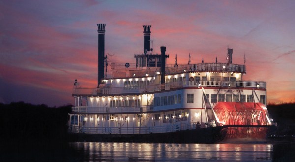 This Twilight Boat Ride Near Cincinnati Will Take You On An Unforgettable Dinner Adventure