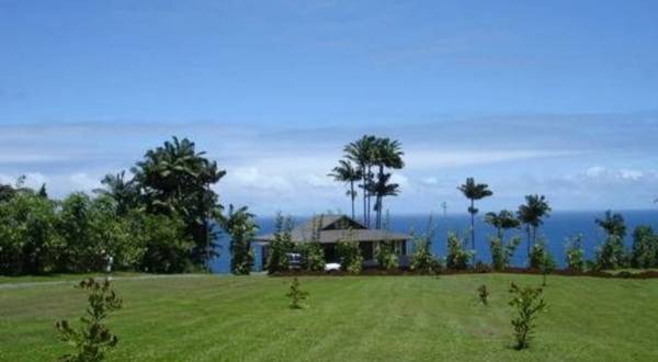 This Cliffside Cottage In Hawaii Is The Most Perfect Place To Stay