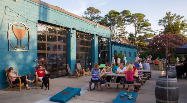 This Beachfront Brewery In Virginia Is The Perfect Way To Get Ready For Summer