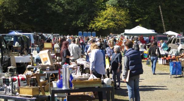 You Could Easily Spend All Weekend At This Enormous Connecticut Flea Market