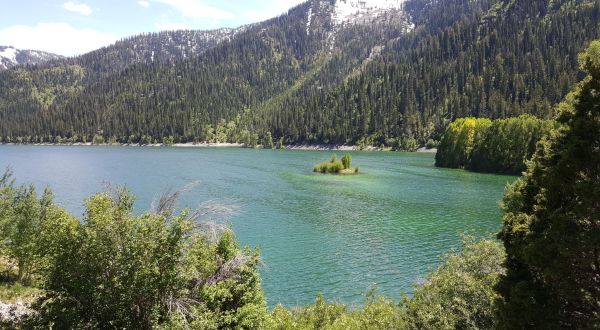 The Hike To This Hidden Mountain Lake Is One Of The Most Beautiful Trails In Idaho