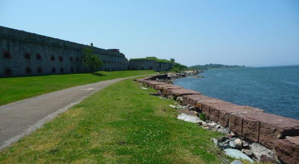 Take This Little-Known Bay Walk In Rhode Island For The Most Incredible Views