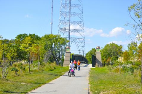 The Scenic Rail Trail In Milwaukee That's Downright Picture Perfect