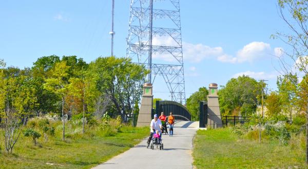 The Scenic Rail Trail In Milwaukee That’s Downright Picture Perfect