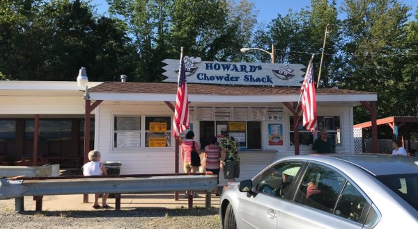 The Rhode Island Chowder Shack In The Middle Of Nowhere That’s One Of The Best On Earth