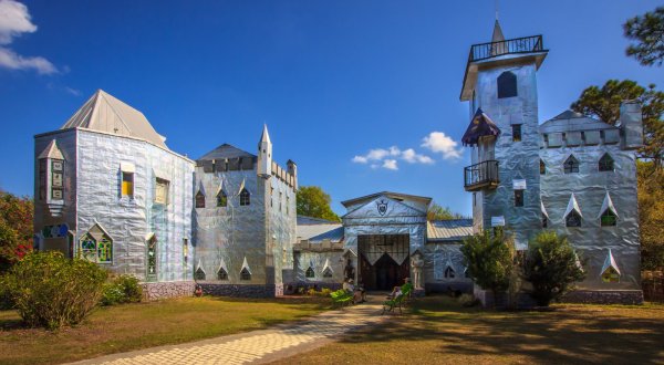 A Whimsical Restaurant In Florida, Solomon’s Castle Is Simply Enchanting