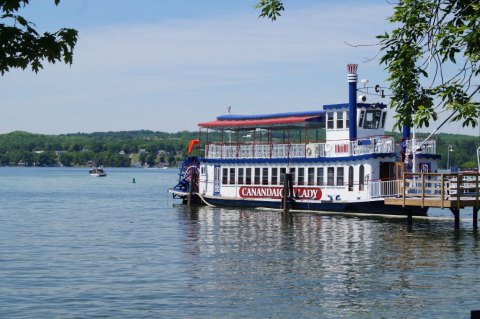 Spend A Perfect Day On This Old-Fashioned Paddle Boat Cruise In New York