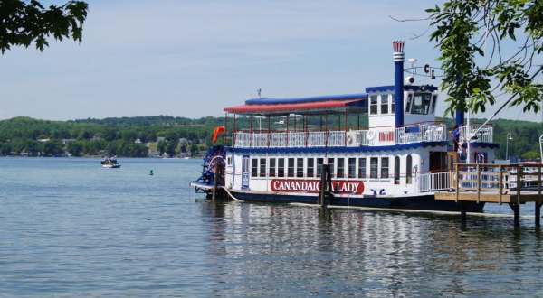 Spend A Perfect Day On This Old-Fashioned Paddle Boat Cruise In New York