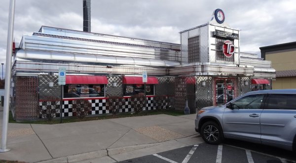 You’ll Absolutely Love This 50s Themed Diner In Virginia