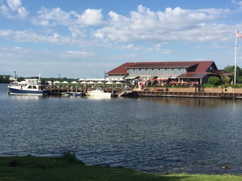 10 Lakeside Restaurants In Michigan You Simply Must Visit This Time Of Year