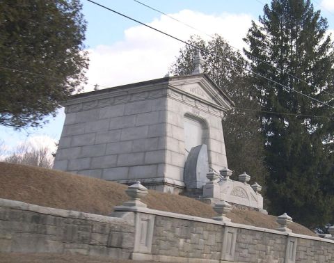 This Roadside Mausoleum In Vermont Is Downright Chilling