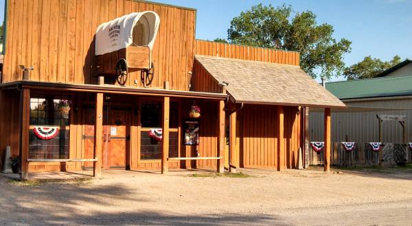 Dine At This Wyoming Smokehouse For A Meal You’ll Never Forget