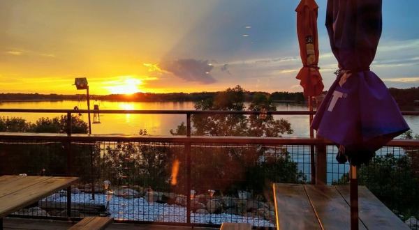 6 Lakeside Restaurants In North Dakota You Simply Must Visit This Time Of Year