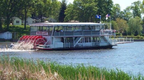 Spend A Perfect Day On This Old-Fashioned Paddle Boat Cruise In Michigan