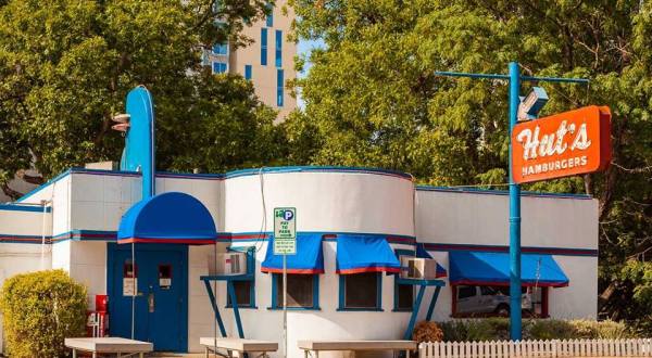 This Iconic Austin Restaurant Has Been Serving Scrumptious Burgers Since 1939