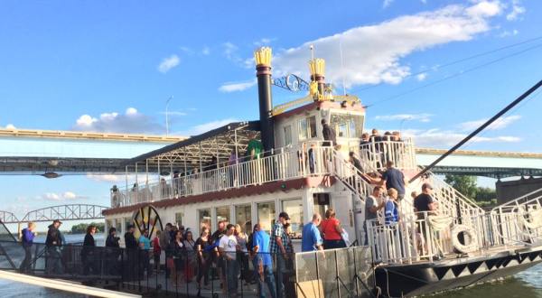 You Won’t Want To Miss This Pirate-Themed Riverboat Cruise In North Dakota This Summer