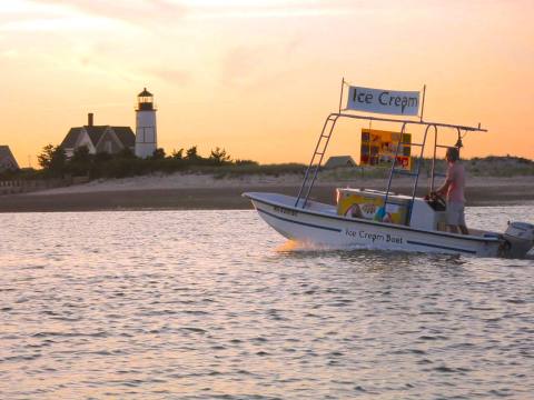 There's An Ice Cream Boat In Massachusetts That Will Deliver Treats Right On The Beach