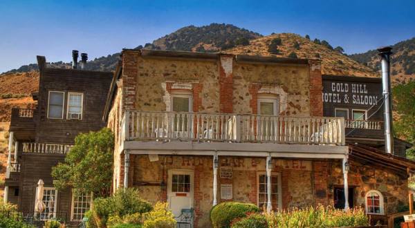 Spend The Night At Nevada’s Oldest Hotel For A One-Of-A-Kind Experience