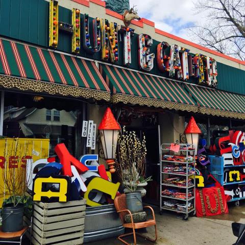 The Quirky Market In Minnesota Where You’ll Find Terrific Treasures