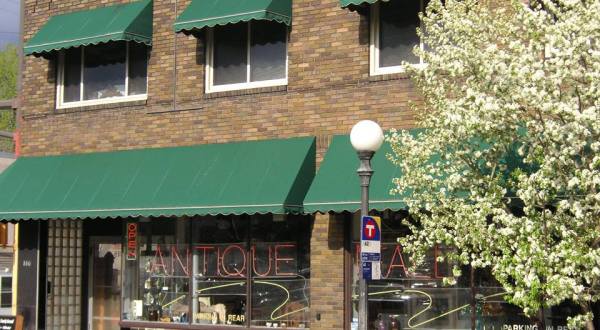There’s So Much To Discover At This Incredible 3-Story Antique Shop In Minnesota