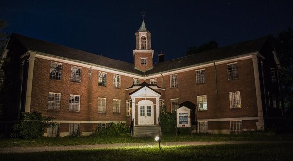This Ghost Hunt In A Former New York Asylum Isn’t For The Faint Of Heart