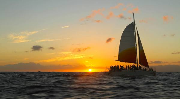 This Sunset Cruise In Hawaii Is The Perfect Summer Adventure