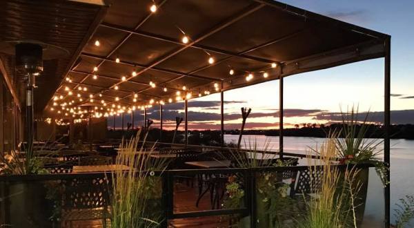 7 Lakeside Restaurants In Washington You Simply Must Visit This Time Of Year