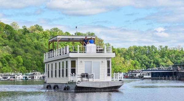 Live Your Best Life On One Of The Most Epic Houseboats In Kentucky