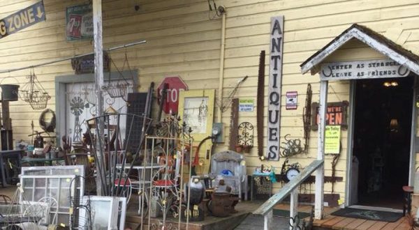 Everyone In Oregon Should Visit This Amazing Antique Barn At Least Once