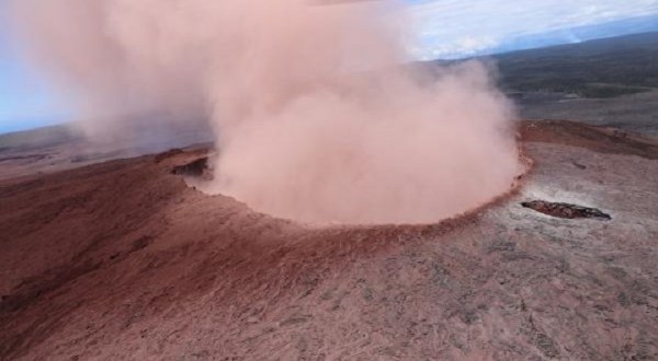 The World’s Most Active Volcano Is Threatening Hawaii And Here’s What You Should Know