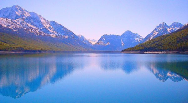 This Hidden Picturesque Lake In Alaska Is Like Something Out Of A Dream