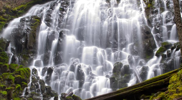 Here Are The 9 Most Enchanting Waterfall Hikes In All Of Oregon