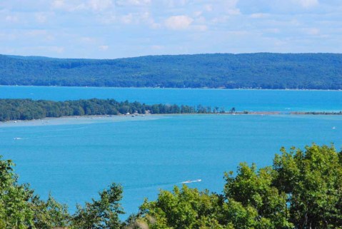 You’ll Want To Visit This One Gorgeous Michigan Lake That’s As Blue As The Sky