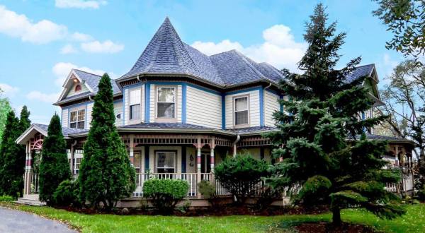 This Indiana Dream Home Is A Bed & Breakfast You’ll Never Want To Leave