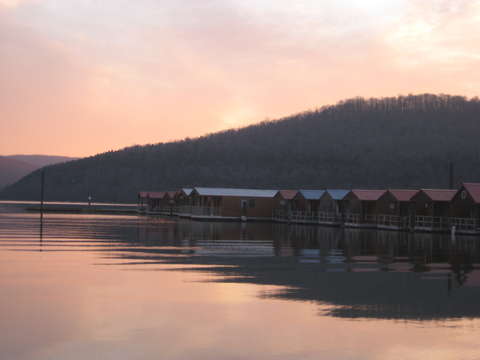 You'll Love Waking Up On The Water At These One Of A Kind Cabins In Tennessee