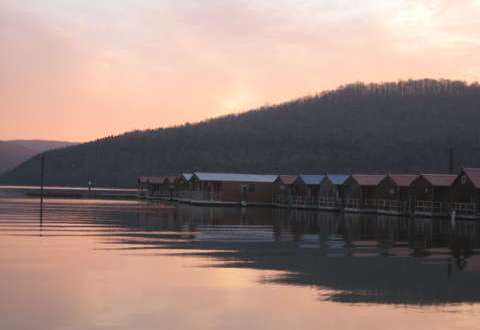 You’ll Love Waking Up On The Water At These One Of A Kind Cabins In Tennessee