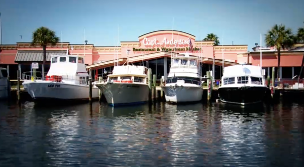 The Waterfront Restaurant & Market In Florida That Has Some Of The Freshest Seafood Around