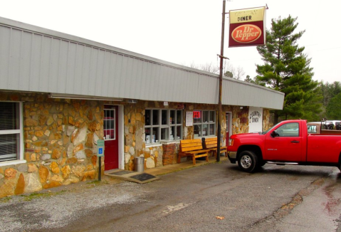 This Tennessee Diner In The Middle Of Nowhere Is Downright Delicious