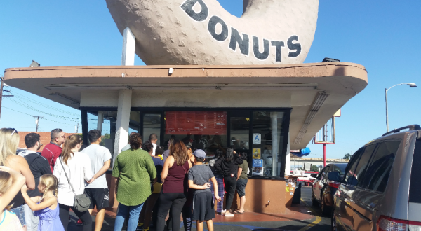 The 24-Hour Donut Shop That’s One Of The Most Iconic Destinations In Southern California