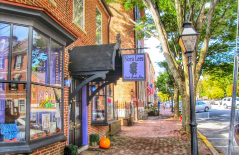Visit The Bayou Without Leaving Delaware At This Quirky Landmark Restaurant