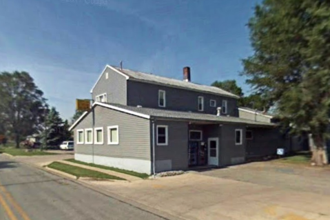 This Remote Seafood Tavern In Indiana Is So Popular It Doesn't Have To Advertise
