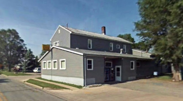 This Remote Seafood Tavern In Indiana Is So Popular It Doesn’t Have To Advertise