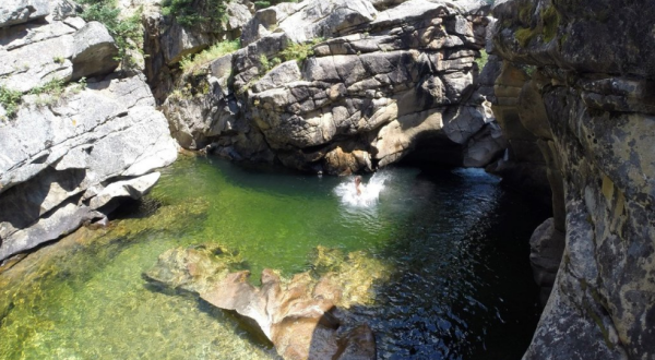 The Natural Swimming Hole In Colorado That Will Take You Back To The Good Ole Days