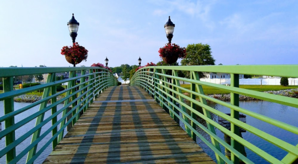 The Magical River Walk In Delaware That Will Transport You To Another World
